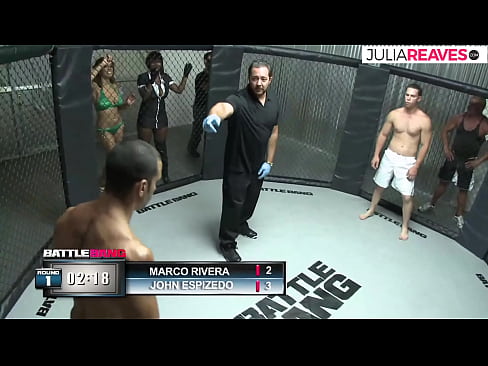❤️ Ultimate Fighter трахає номерну дівчину відразу після бою на рингу Порно у нас