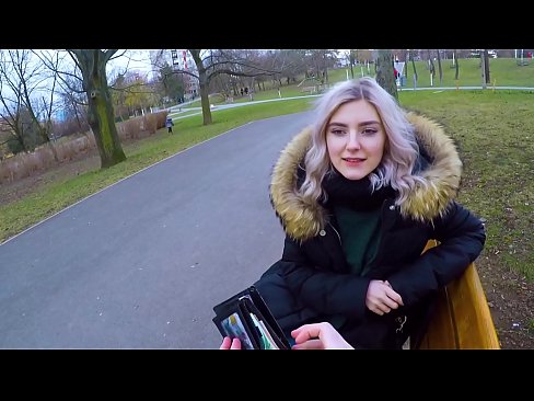 ❤️ Ковтає гарячу сперму незнайомця за гроші - мінет у парку від Єви Ельфі Порно у нас